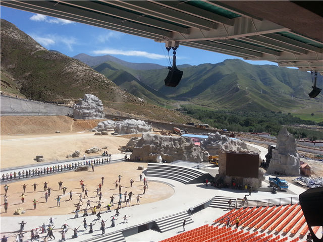 拉薩文成公主實(shí)景劇場假山